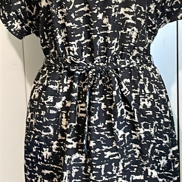 Mossimo Black Abstract Cut-Out Neck Line Lightweight Elastic Waist Pockets Dres - Picture 4 of 11